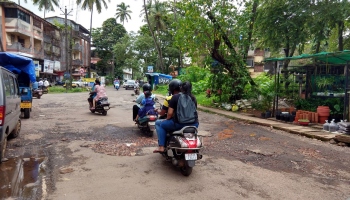 Pothole-ridden road leaves motorists and commuters fuming in Mapusa