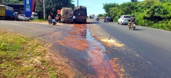 2-wheelers skid on oil spill on Corlim to Kundaim road