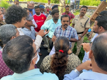 Locals, GE members confront railway authorities at Arossim