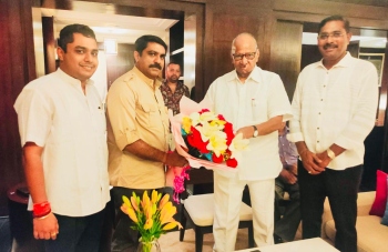 What transpired between Vijai and Pawar at meet?