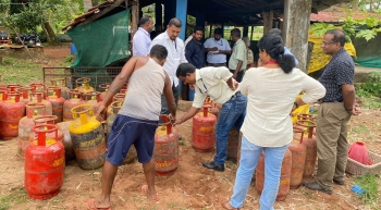 Complaints of short delivery: Betalbatim godown raided, 18 LPG cylinders seized