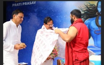 Shiv Yoga Ishan Acharya fetes Shripad Naik