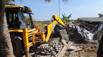 20 years after p'yat acquires land... Santa Cruz VP razes encroachments