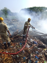 Margao fire brigade battles blaze at waste mound near bus stand over last three days