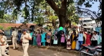 Anti-IIT agitators show black flags to Sanguem MLA