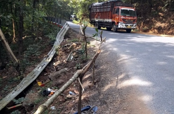 Safeguarding a dangerous curve at a ghat...with sticks!