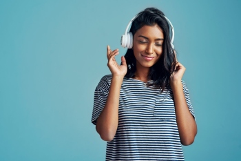 Loud music may be damaging ears of 1 billion youngsters