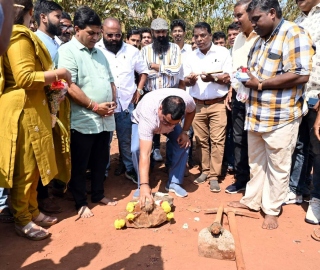 Work at 5 bus stands on priority through central funds, says Mauvin