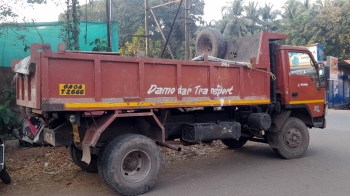 MLA catches truck driver dumping waste