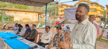 Truck owners urge govt to resolve their greviences