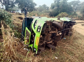 9 injured as minibus from Margao overturns in Khanapur village