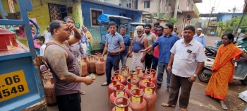 Angry Sancoale locals find LPG cylinders underweight