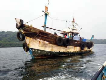 Maharashtra fishing trawler accused of LED fishing off Grande inland
