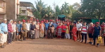 Walking pilgrims arrive in Bicholim, camp at Church