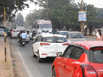 Amid traffic chaos, voices grow against Dec 8 fair