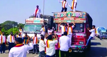 6 Maharashtra trucks damaged on Pune-Bengaluru highway