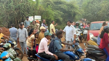 MLA turns traffic cop due to traffic jam at Mandrem