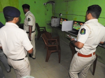 Police raid mini-casino at Davorlim, attach gambling material