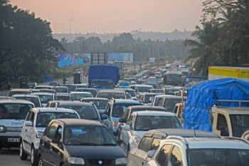Traffic chaos: Govt draws flak for delay in new Zuari bridge opening