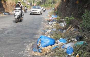 Foul odour emanates from waste dumped along Sonsodo road