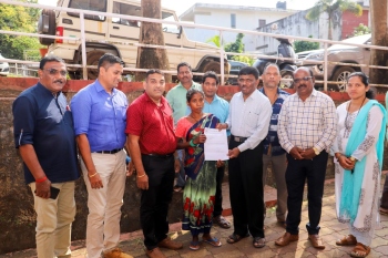 Family of deceased Padeli gets Rs 5 lakh insurance