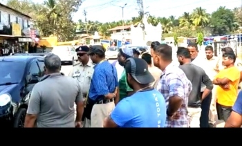 With ban in force, Chandor locals halt heavy vehicles