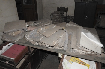 Joint inspection of South Administrator of Comunidade bldg reveals sorry state