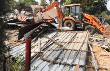 Illegal bar & restaurant demolished at Colva