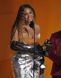 BeyoncÃ© emerges as Grammys queen