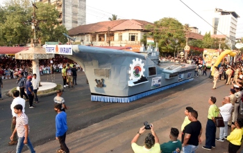 Navy presents tableau at Vasco Carnival