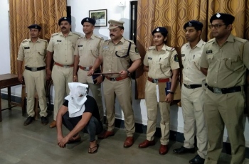 Three held for cheating, robbing Japanese tourist