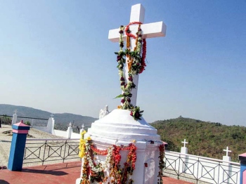 Goans flock to historic Cross at Nandgad for Friday service