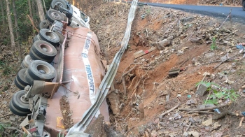 Now concrete powder loaded carrier plummets into Karmalghat gorge