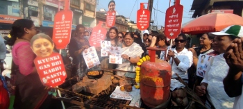 Mahila Cong protests against LPG price hike in Mapusa