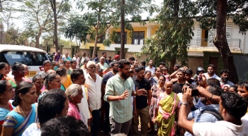 St Andre locals gherao PWD babus, protest water shortage