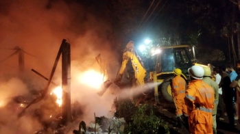 Godown storing paper catches fire at Chimbel