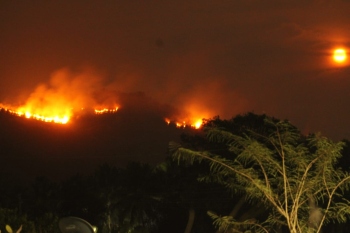 Panic rents the air at Dramapur after fire spreads across hillock