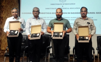 'Teachers should work to be link between students, technology'
