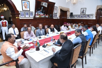 Governor takes stock, holds meeting with G20 delegation