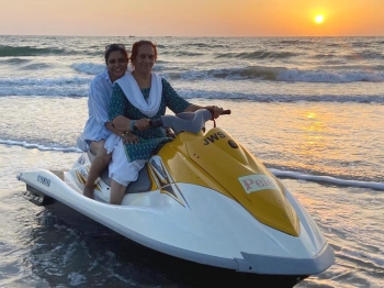 Second Lady of India enjoys water sports at Benaulim