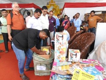 Row over Chinese goods erupts at Saras festival