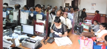 Serpentine queues as Day One tax collection at MMC crosses Rs 15 lakh