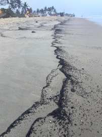 Tar ball menace returns to threaten Salcete’s coast
