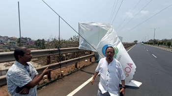 Hoardings along Verna highway turn dangerous for motorists