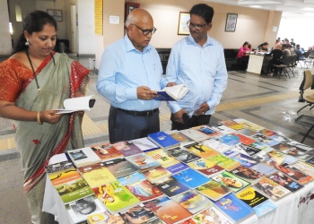 Librarians urged to make reading popular