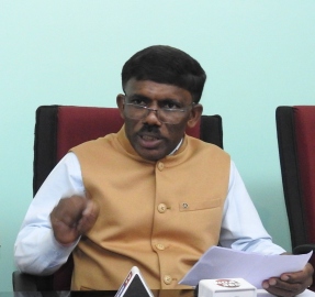 Tawadkar threatens duo with defamation case