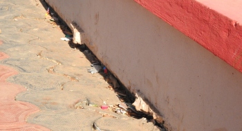 Citizens expose poor quality work at newly beautified Ring Road