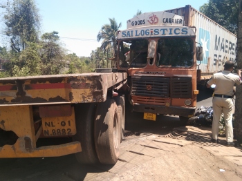 2 trucks involved in mishap at Khandepar, 1 rider narrowly escapes