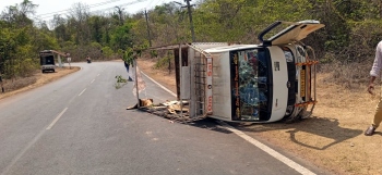 7 labourers hurt as tempo falls on side at Gaundalim