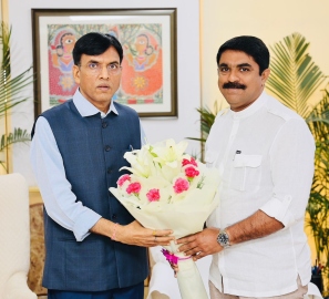 Vijai meets Mandaviya in Delhi, moots converting dist hosp into AIIMS facility
